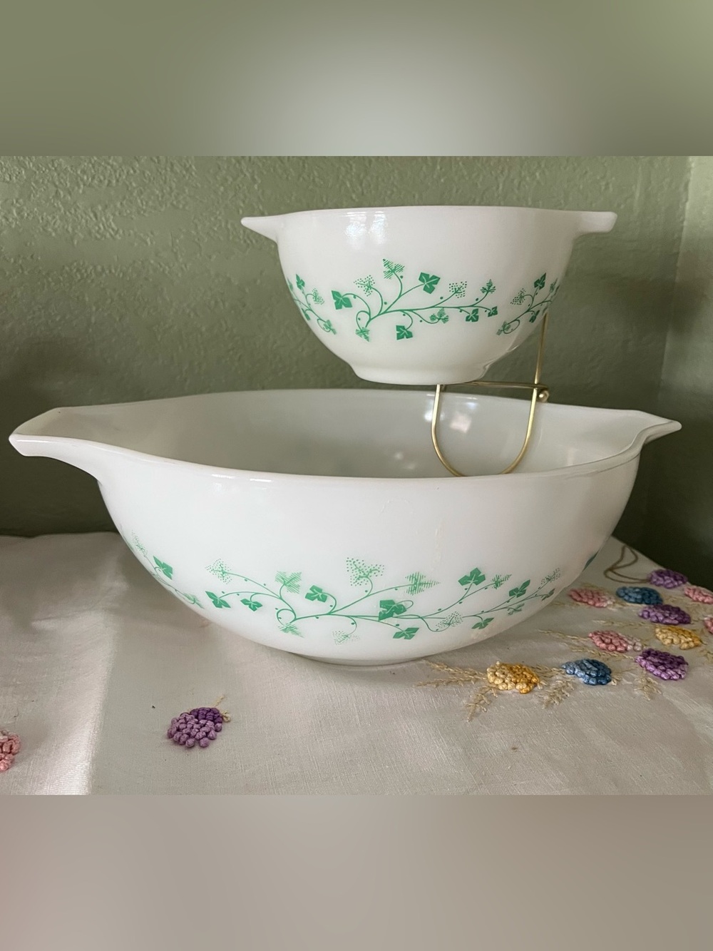 Vintage 1964 Pyrex promotional Cinderella chip-and-dip set green ivy